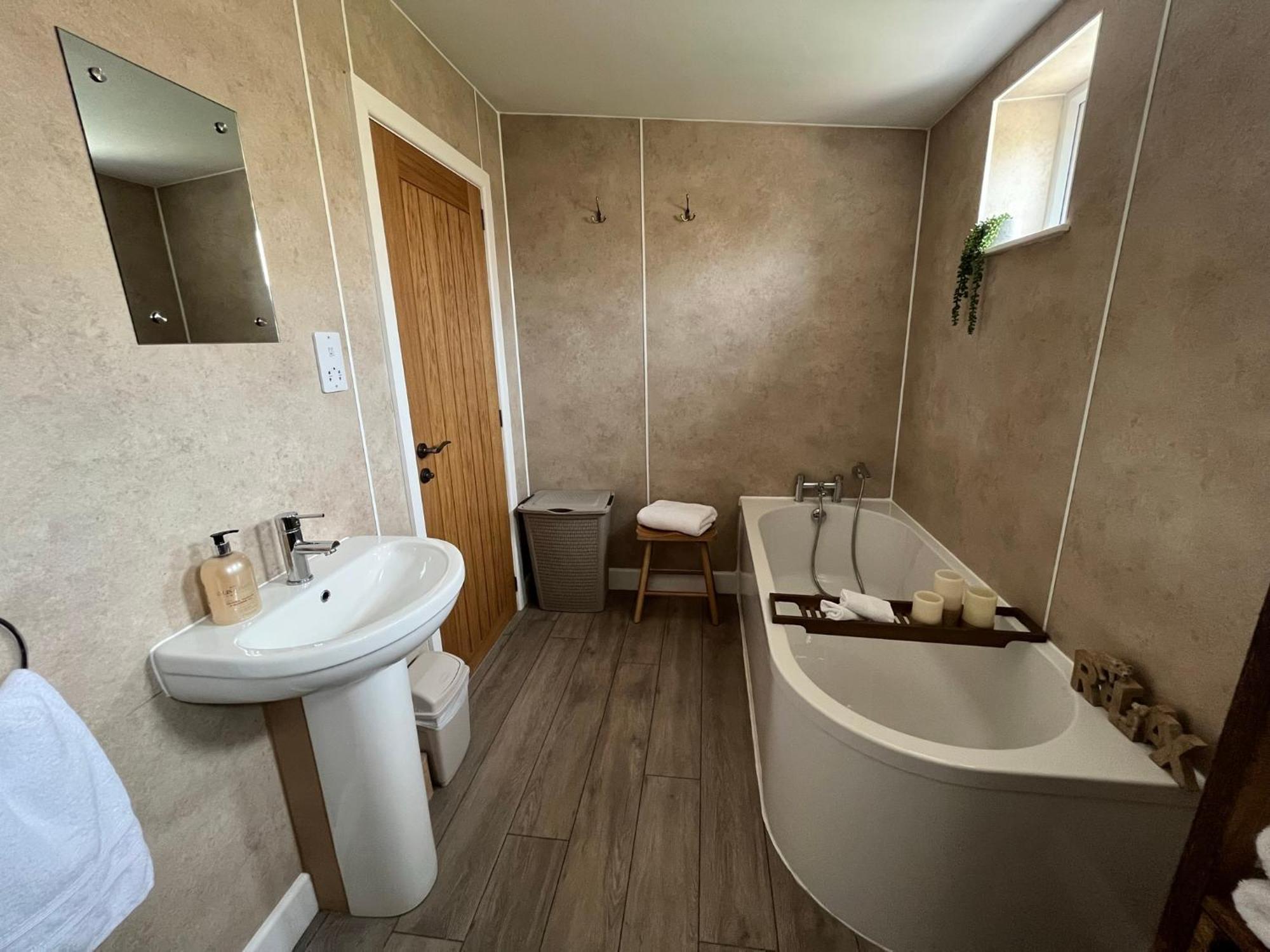 Tumbledown Croft, Rural Near Cruden Bay Apartment *